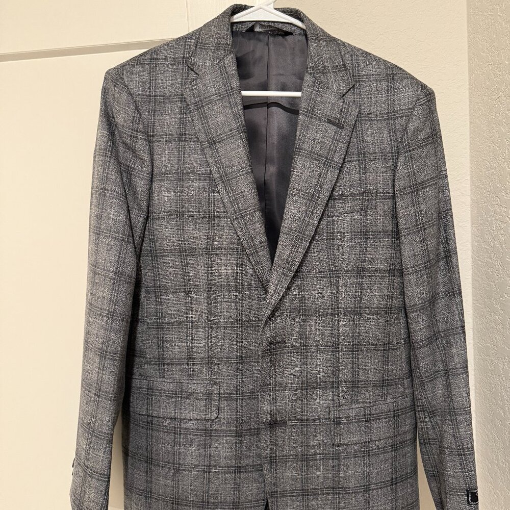 Classic look, modern cut grey Blazer. High quality